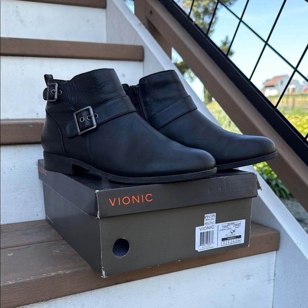 Vionic Women's Country Logan Black Ankle Boots
